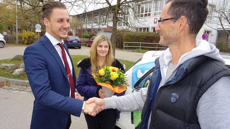 Bayernwerk-Azubis spenden für Caritas-Kinderdorf