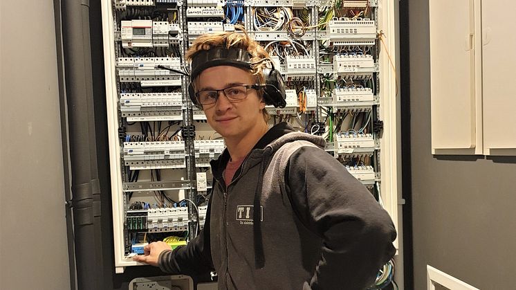 Elinstallatören Mattias Hjelm på TIS El vill ha koll på sina projekt i realtid och slippa onödig administration