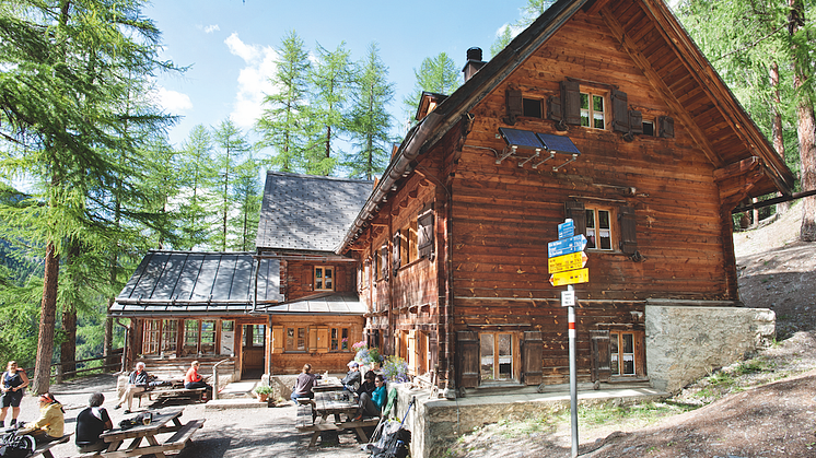 Cluozza Hütte im National Park Graubuenden (c) Schweiz Tourismus weltweit