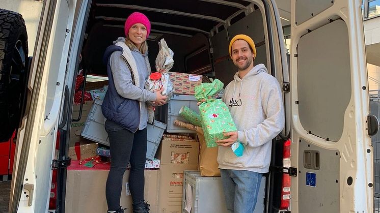 Elisa Dudda und Christian Vera leiten die große Weihnachtspäckchenaktion 2021.