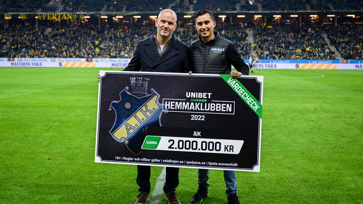 AIK tar emot värdechecken på 2 miljoner kronor efter förstaplatsen i Hemmaklubben