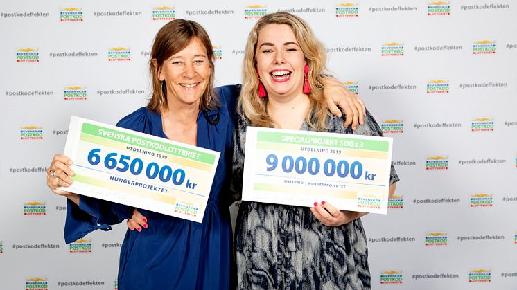 Silvia Ernhagen, vd, och Malin Flemström, programansvarig, på PostkodLotteriets förmånstagarfest den 13 mars 2019. Foto: Svenska Postkodlotteriet