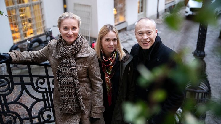 Karin Linge Nordh, Anders Sjöqvist och Sara Lindegren redo för att etablera Strawberry Publishing på den svenska marknaden.