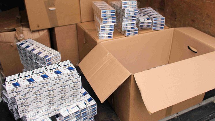SE 06.17 Cigarettes in back of van