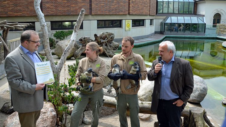 Joachim von Lentzke, Gebietsleiter der Krostitzer Brauerei zusammen mit Zoodirektor Prof. Jörg Junhold
