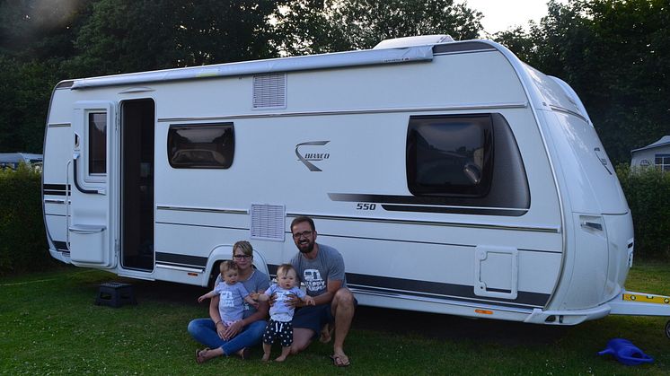 Familie Heck und Ihr Urlaubs-Caravan