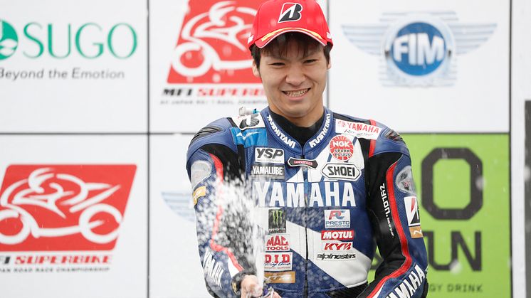 ウエットコンディションの中、今季初の表彰台となる2位を獲得した#5 野左根航汰＆YZF-R1