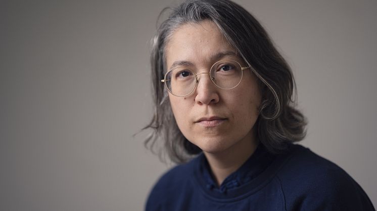 Mariam Naraghi är utsedd till Årets brunnslockspoet 2022. Fotograf: Oscar Engström