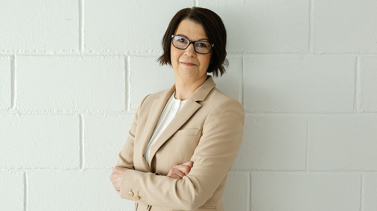 Virpi Hakanen, Azets Suomi