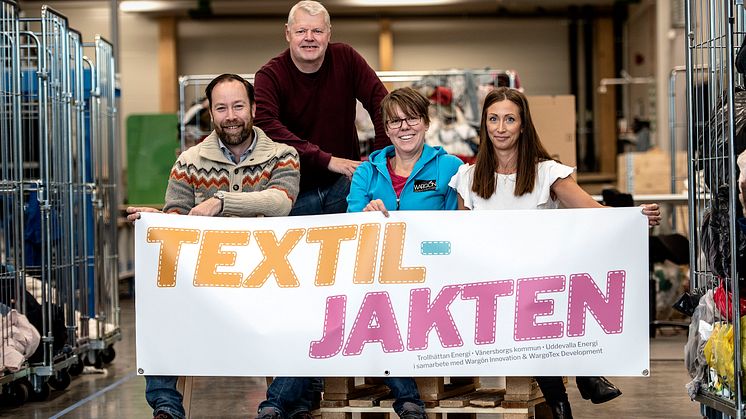 Renhållningscheferna Magnus Geverts, Trollhättan Energi, Lars Jensen, Vänersborgs kommun och Jenny Göthberg, Uddevalla Energi, ser fram emot Textiljakten tillsammans med Wargön Innovations projektledare Susanne Eriksson (mitten).