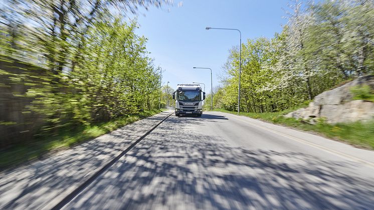 Die L-Baureihe von Scania: mit einer niedrigen und 44 cm breiten Einstiegsstufe und automatischer Absenkfunktion. Dies erleichtert oftmaliges Ein- und Aussteigen.