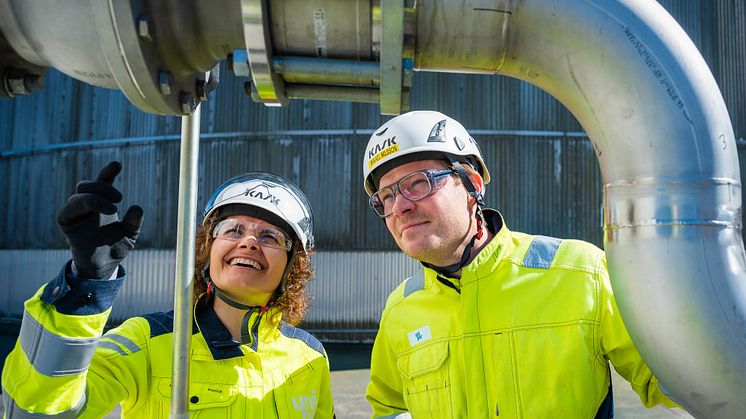 Georgiana Plostinar, projektledare, och Mikael Nilsson, kraftverkschef.