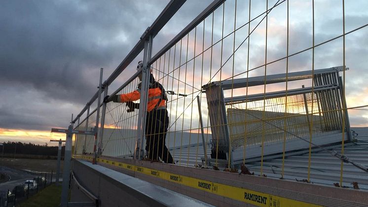 Ramirent lanserar GuardLite Maxi™: Nytt fallskyddsystem för hallbyggnation