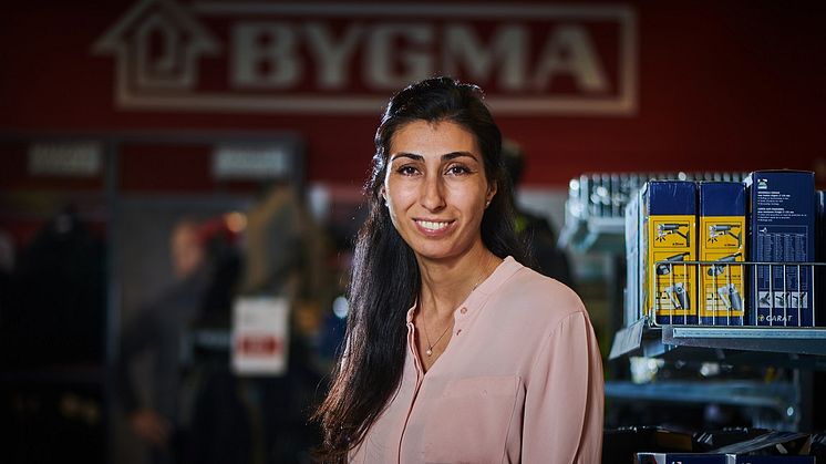 ”Vi ønsker at ruste vores kunder bedst muligt til de nye BR18 klimakrav” siger Bygmas Klima- og bæredygtighedschef Elnaz Ehsani. 