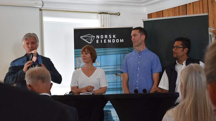 Klima- og miljøminister Ola Elvestuen løftet fram mindre riving som et viktig klimatiltak under en debatt på Arendalsuka. 
