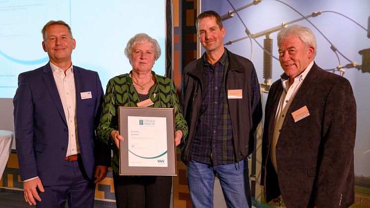 Sportlich unterwegs (v. l.): Jürgen Noch, Geschäftsführer Westfalen Weser Energie, Angelika Dreier und Matthias Wunder vom MTSV sowie Jürgen Schwitzer, Ortsbürgermeister.