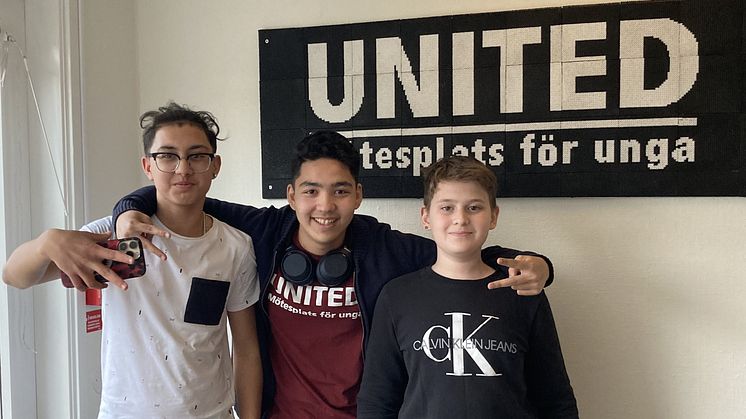 Tre av de unga i Oskarström som är engagerade i mötesplatsen United: Samuel Duljaj, Ilyas Yaghoubi och Antonio Mezei. 