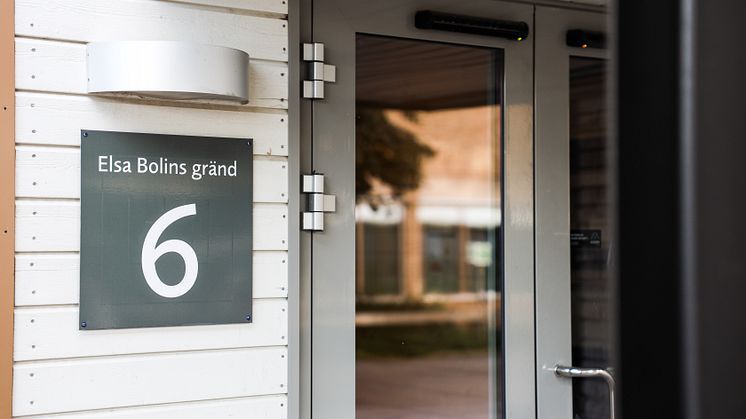 Begagnade kontorsmöbler, husgeråd, förvaringsmöbler, textilier, lampor, sittmöbler och mycket mer kan du fynda den 23 september. 