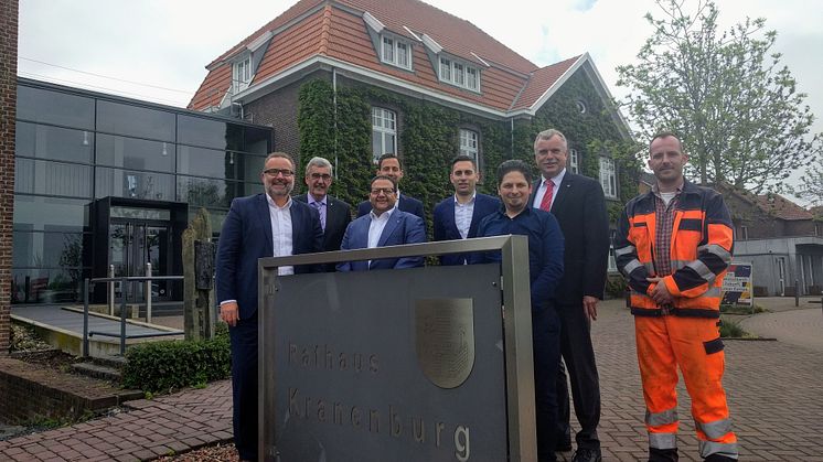 (v.l.n.r.) D. Rotering (Deutsche Glasfaser), G. Steins (Bürgermeister Gem. Kranenburg), T. Pantazidis (DG), J. Dercks (Hauptamt Gem. Kranenburg), J. Rimbach, (DG), H. Sengün, (DG), N. Jansen (Breitbandkoordinator), M. Protzek (Bauüberwachung)