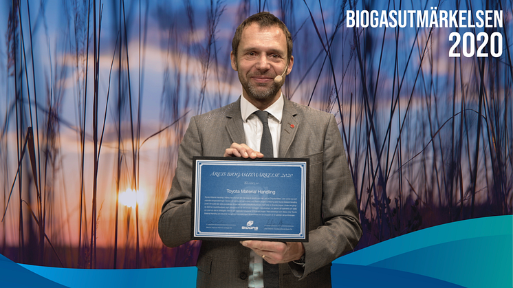 Jens Holm (V) ordförande Trafikutskottet, delade ut priset under den digitala konferensen BioDriv Tinget den 1 december.
