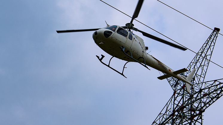 Helikopter_an_Leitung