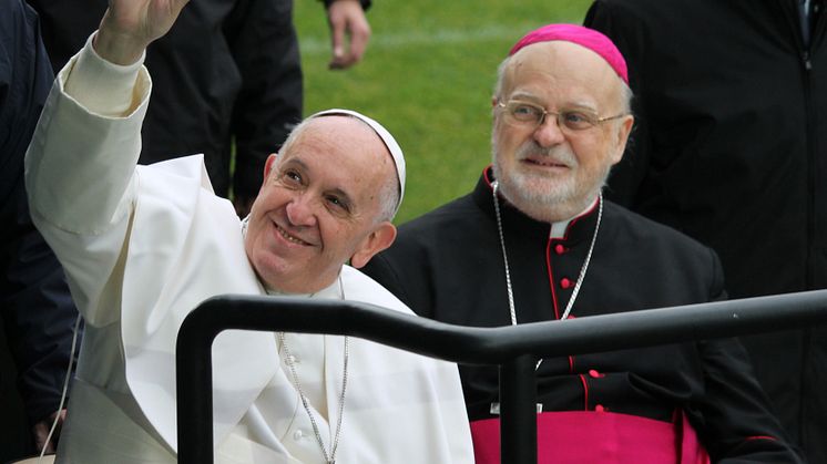 Biskop Anders tillsammans med påve Franciskus under påvens Sverigebesök i höstas. Foto: Mikael Stjernberg