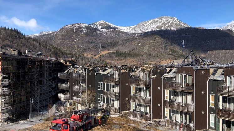 Det er alt for tidlig å spekulere i summer, men ﻿Gjensidige mener at brannen høyst sannsynlig vil koste mer enn 100 millioner kroner.