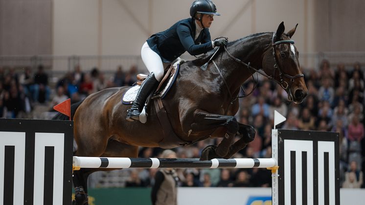 Stephanie Holmén – Flip's Little Sparrow Jönköping Grand Prix presenterad av ATG