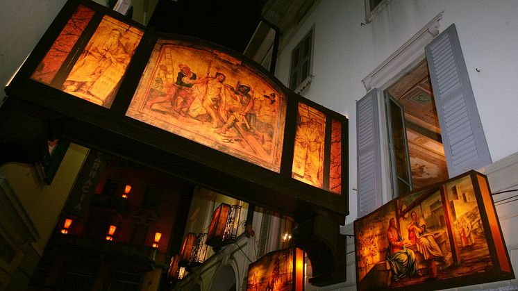 Historische Osterprozession am Gründonnerstagabend durch die Gassen der Altstadt von Mendrisio © Ticino Turismo swiss-image.ch/Remy Steinegger