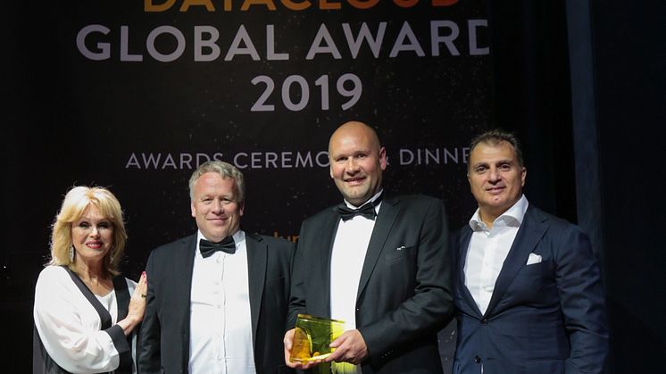 Joanna Lumley (Host), Svein Atle Hagaseth (CSO9, Tor Kristian Gyland (CEO).