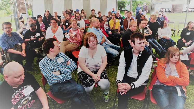 Folk som lyssnar på seminarium i Almedalen, arkivbild