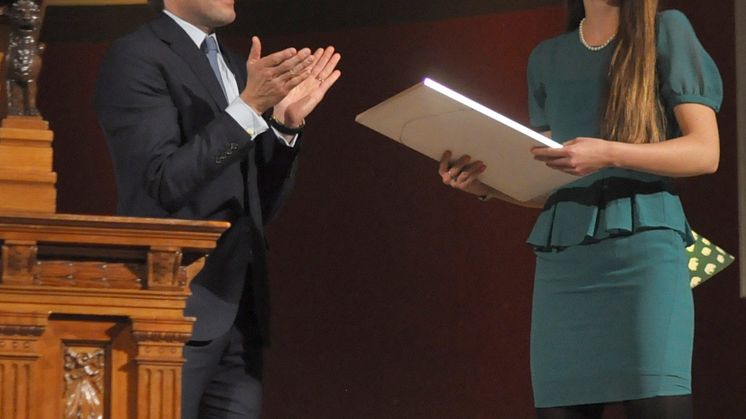 Prins Daniel delar ut stipendium till Årets Uppsalastudent 2013