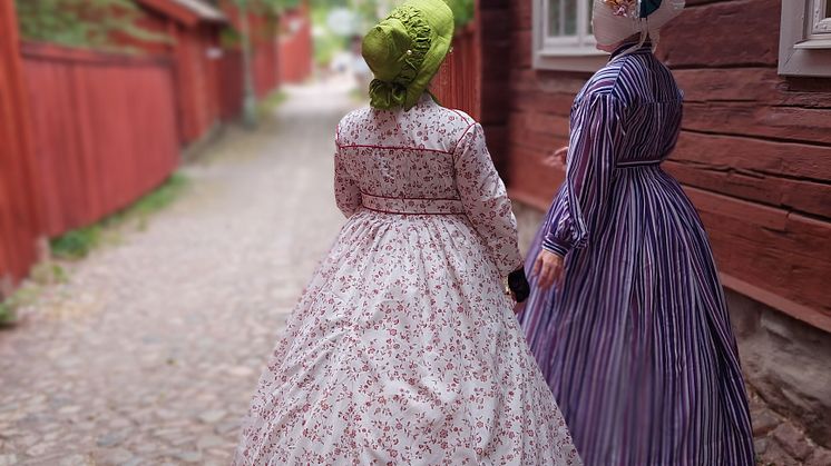 Historisk modevisning med Fashion through herstory 03