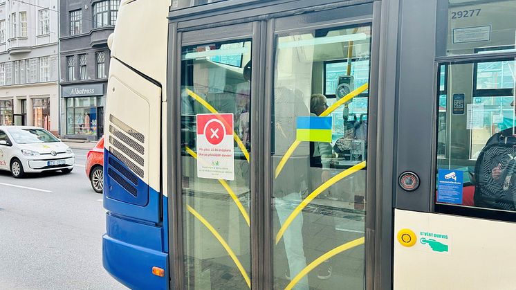 M vill att SL flaggar för Ukraina på bussar och tåg