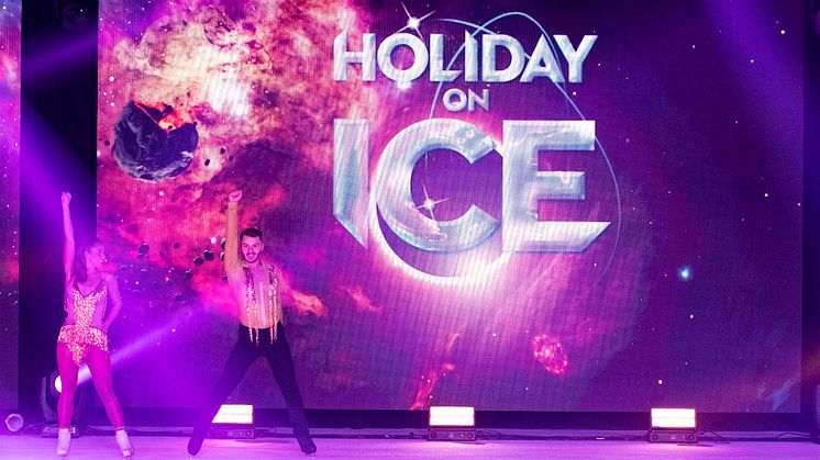HOLIDAY ON ICE feiert Saisoneröffnung: spektakuläre Star-Performance von Sarah Lombardi und Joti Polizoakis