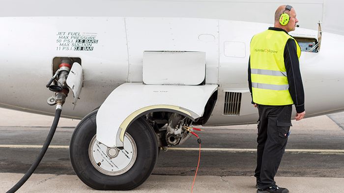 Fueling with biofuel at Swedish airport. Photo: BRA