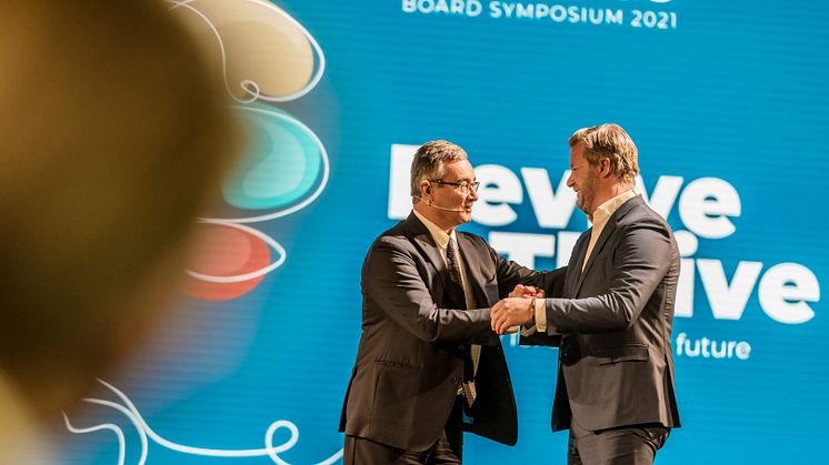 Gothaer CEO Oliver Schoeller (rechts) übernimmt den Vorsitz von Luca  Filippone, General Manager der italienischen Reale Group