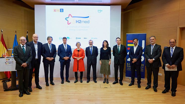 H2Med_photo signing agreement TSOs (1)