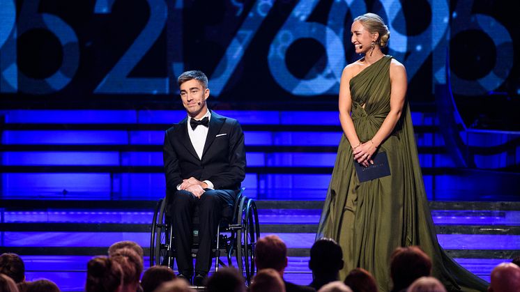 Prisutdelare Tobias Forsberg och Filippa Norr Richloowu