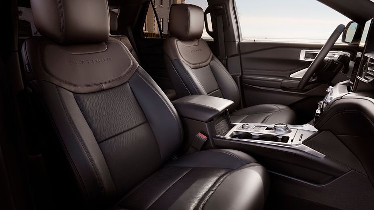 12-Ford-Explorer-Platinum