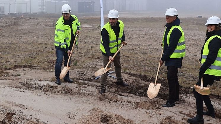 Från vänster till höger: Daniel Malm, regionchef på BAB - Christian Orsing, kommunstyrelsens ordförande i Helsingborg - Mats Panther, vice ordförande i byggande styrelse och Johanna Frelin, vd på Riksbyggen.
