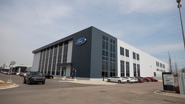 Battery Benchmarking and Test Laboratory i Allen Park, Michigan