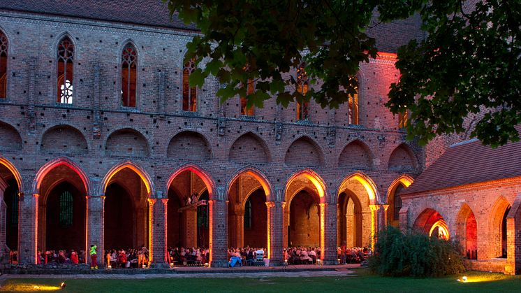 Stimmungsvoller Konzertbesuch beim Choriner Musiksommer im Kloster Chorin (Foto: Kerstin Schlopsnies)