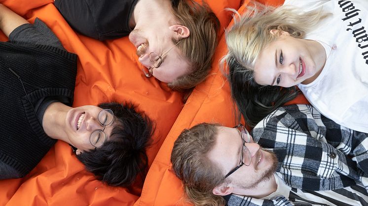﻿﻿Jakob Gardelin, Martin Ingemarsson, Diana Alistar och Eh Soe möttes på Campus Skellefteå och är alla aktiva inom studentföreningen. Foto: Patrick Degerman