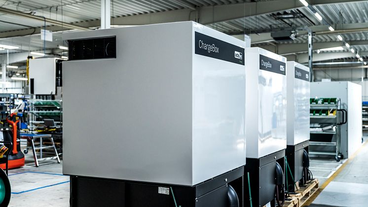 Das speicherbasierte Ultra-Schnellladesystem ChargeBox in der Produktion bei ADS-TEC Energy