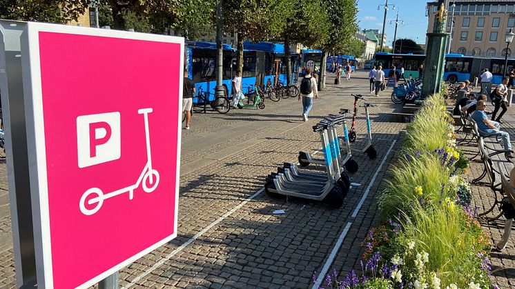 Parkeringsruta för elsparkcyklar på Gustav Adolfs torg. Bild Göteborgs Stad