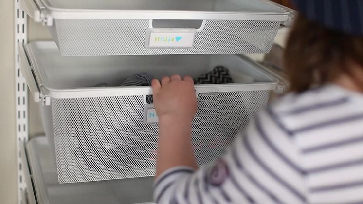 Gör det enkelt för familjen att hitta saker i hallen