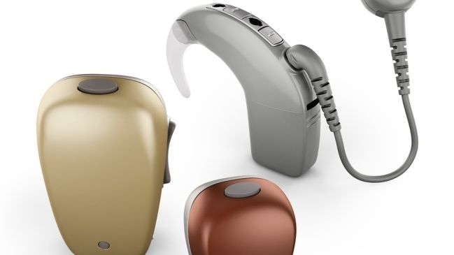 Das komplettierte Portfolio der Cochlear™ Baha® 5 Soundprozessoren (Foto: Cochlear Ltd.).