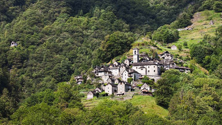 Corippo im Verzascatal, Tessin, ist die nach Einwohnern (12) kleinste politische Gemeinde der Schweiz © Schweiz Tourismus