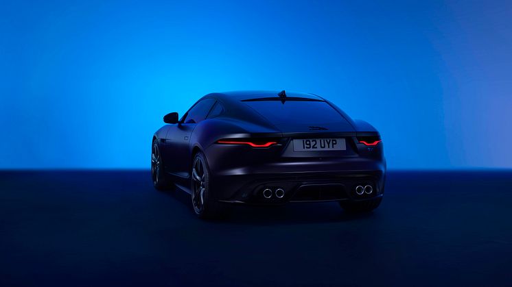 004_Jag_F-TYPE_24MY_Coupe_Exterior_Rear_3Qr_026_PR_DX_111022